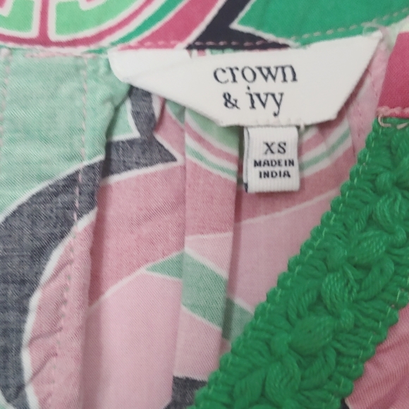 Crown & Ivy Pink/Green Keyhole back Peasant Blouse. Size XS - Picture 10 of 10